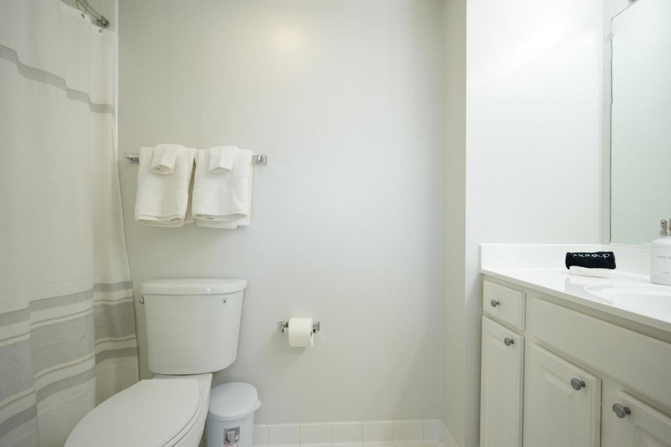 Ballston Getaway King Suite Arlington Buitenkant foto